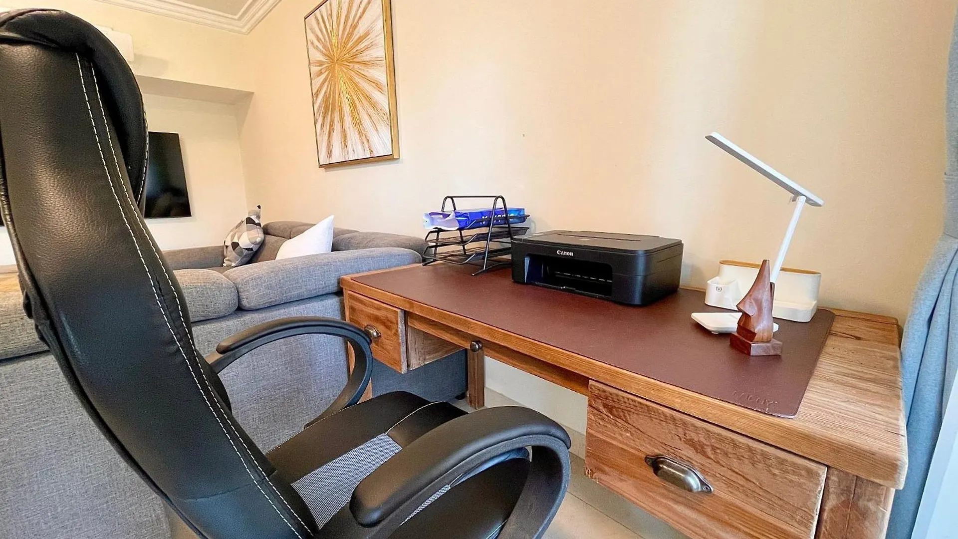Townhouse With Live-In Maids Villa Dubai
