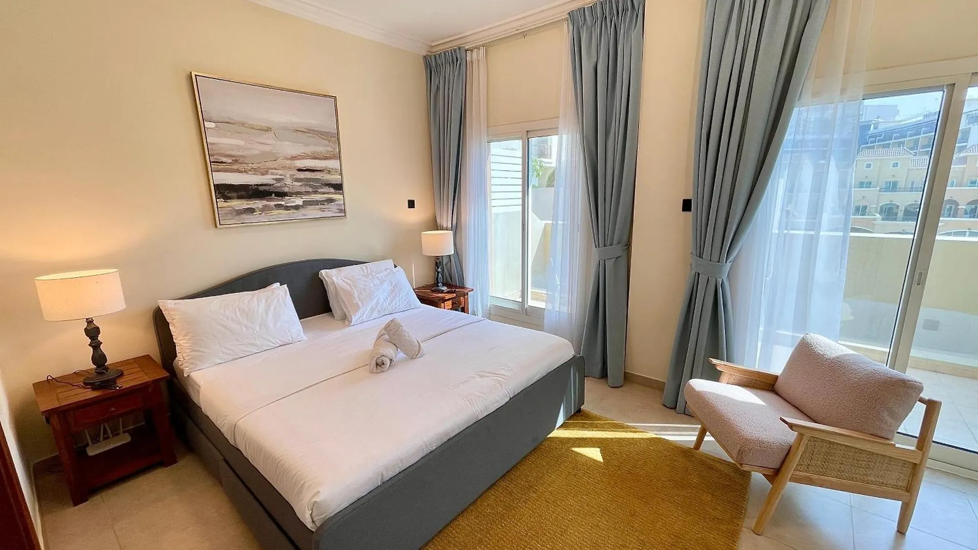 Townhouse With Live-In Maids Villa Dubai
