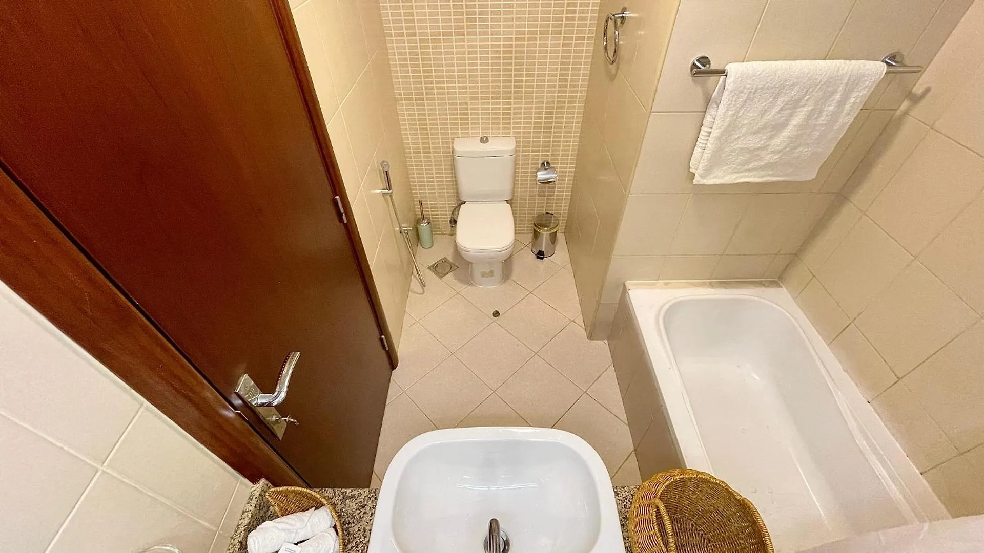 Townhouse With Live-In Maids Villa Dubai