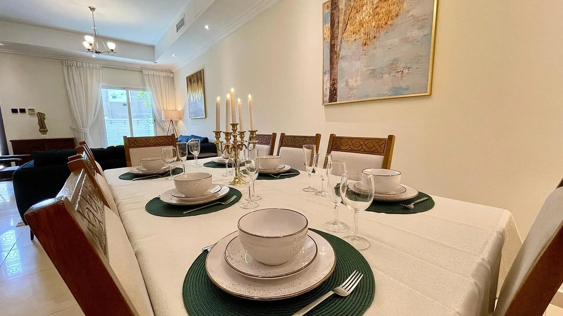 Townhouse With Live-In Maids Villa Dubai