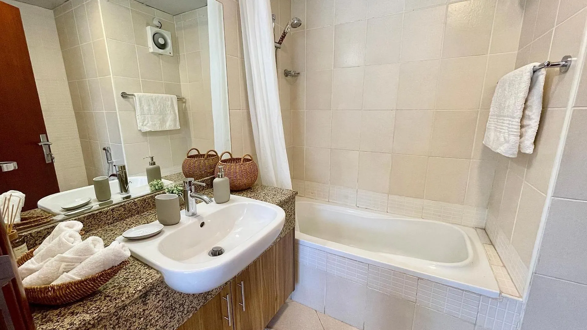 Townhouse With Live-In Maids Villa Dubai 0*,