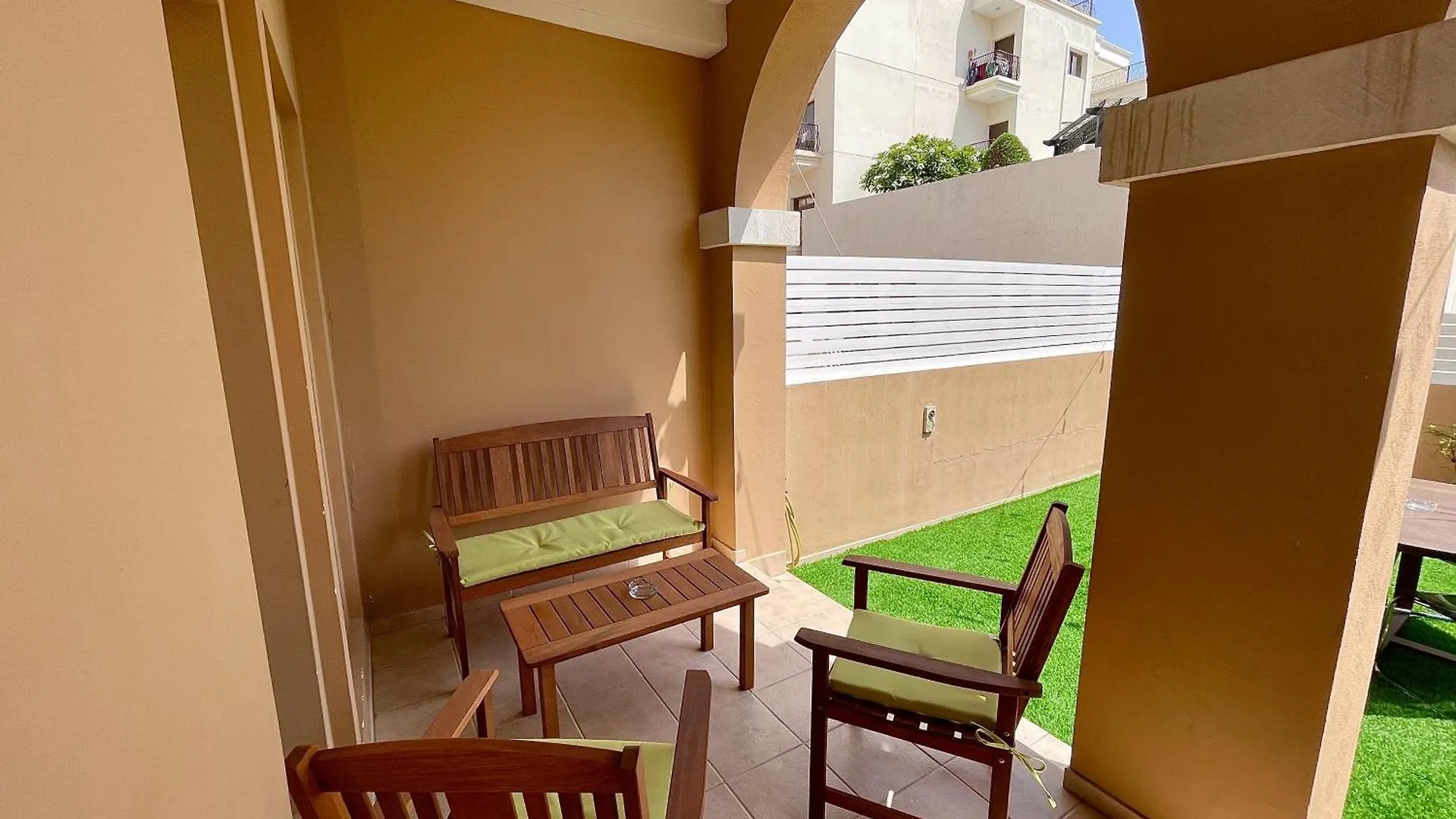 Townhouse With Live-In Maids Villa Dubai 0*,