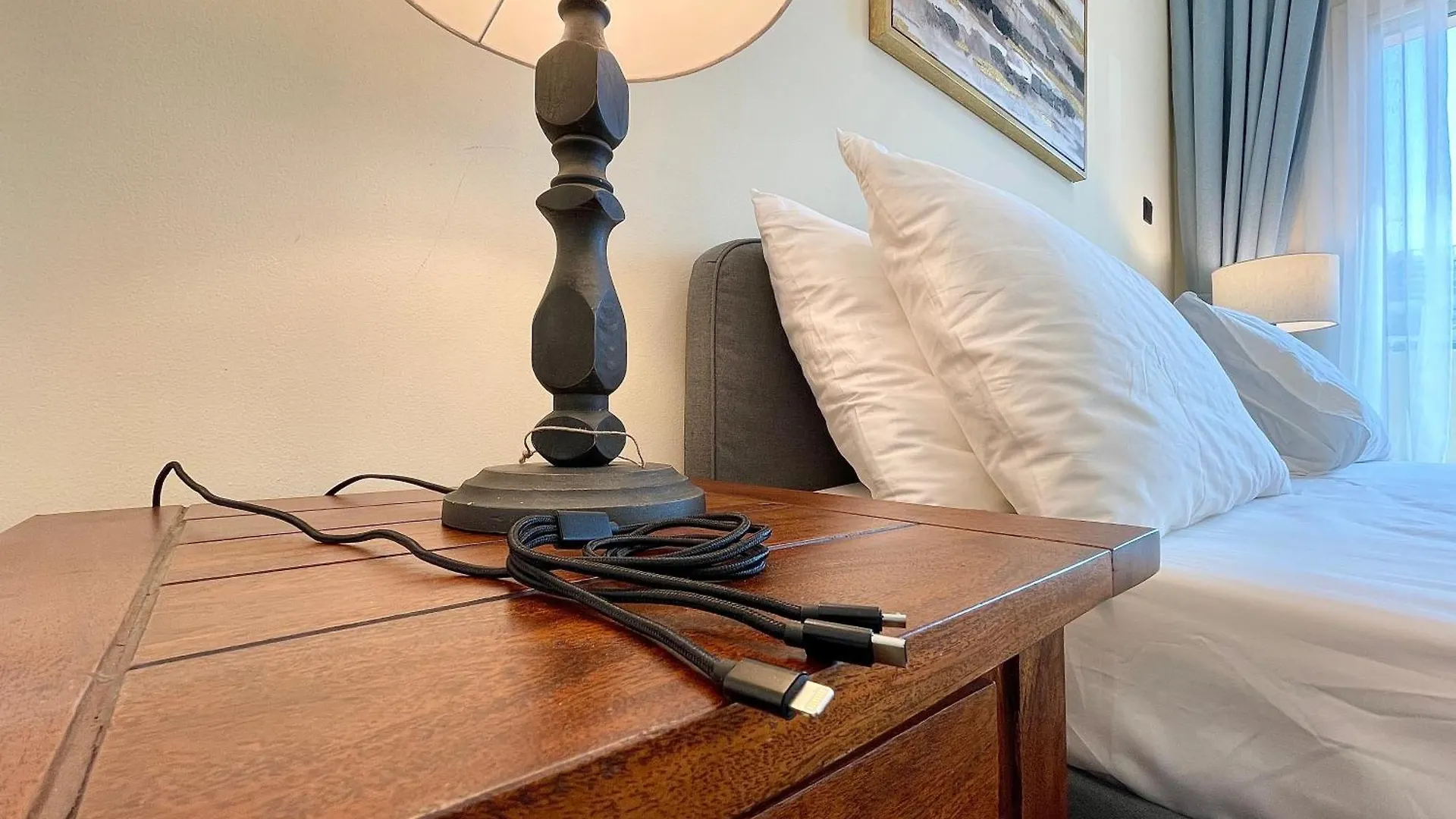 Townhouse With Live-In Maids Villa Dubai