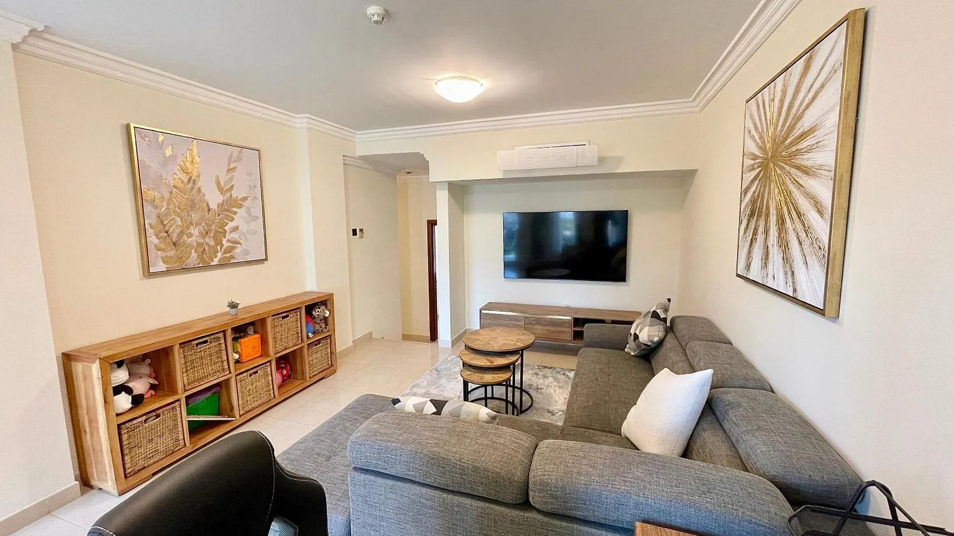 Townhouse With Live-In Maids Villa Dubai 0*,