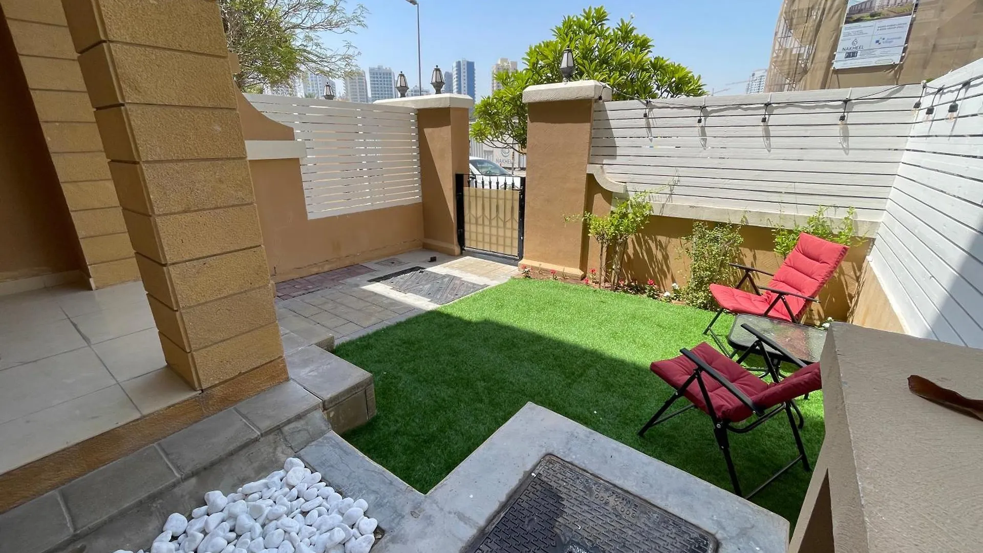 Townhouse With Live-In Maids Villa Dubai