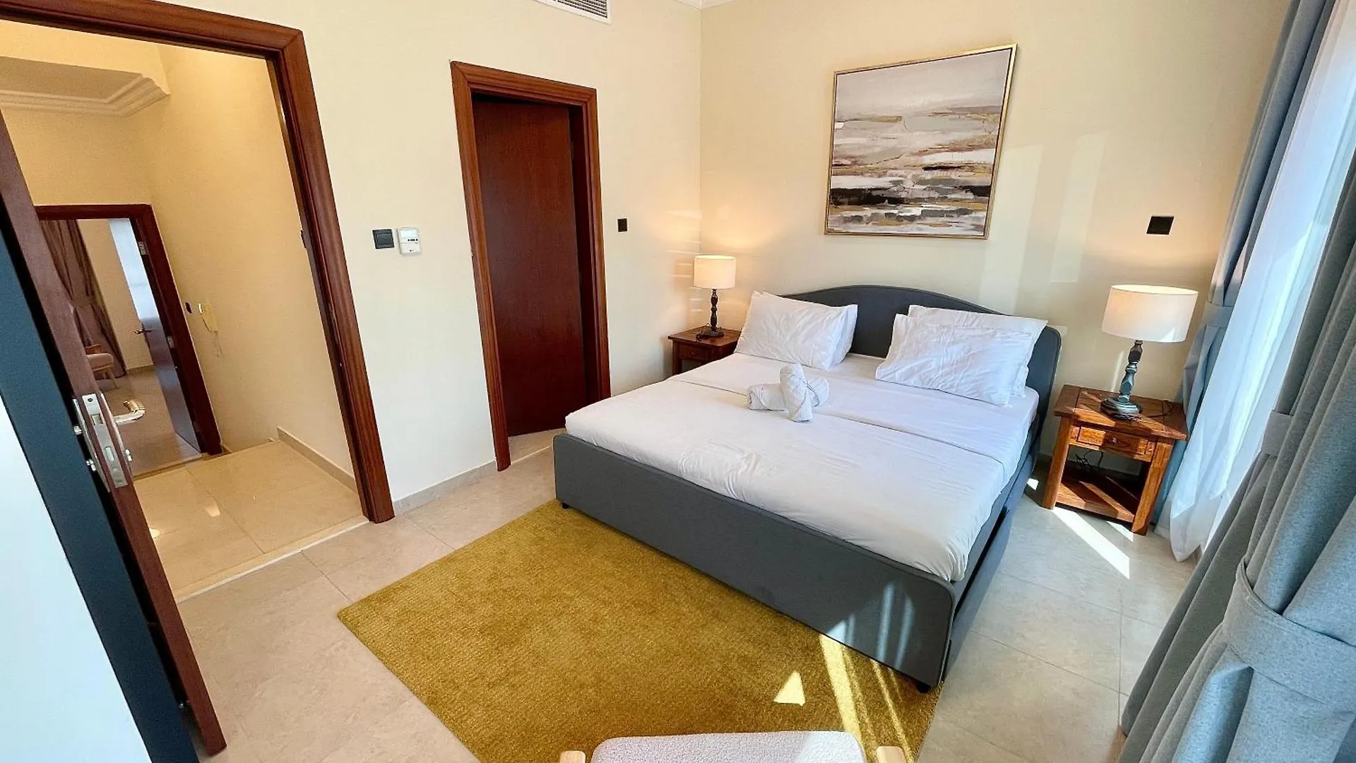 Townhouse With Live-In Maids Villa Dubai