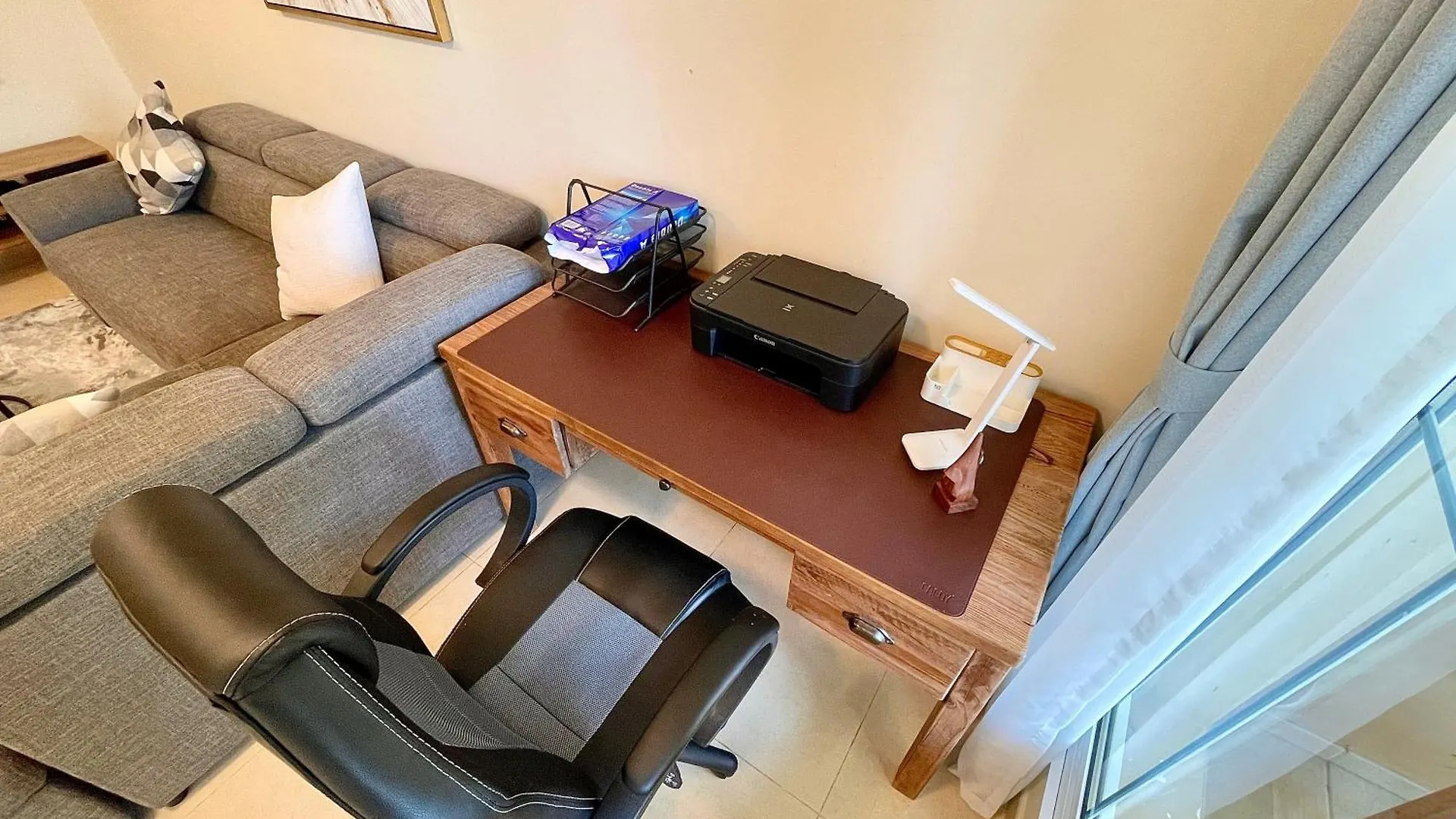 Townhouse With Live-In Maids Villa Dubai