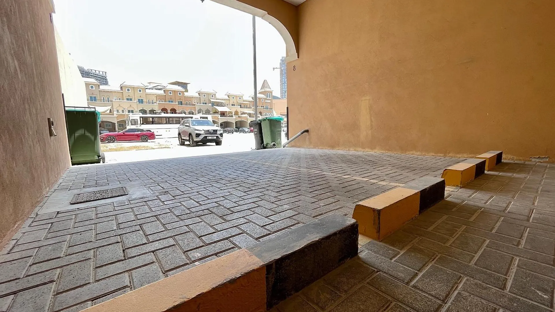 Townhouse With Live-In Maids Villa Dubai