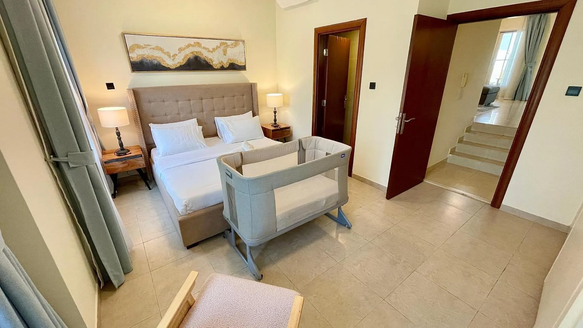 Townhouse With Live-In Maids Villa Dubai