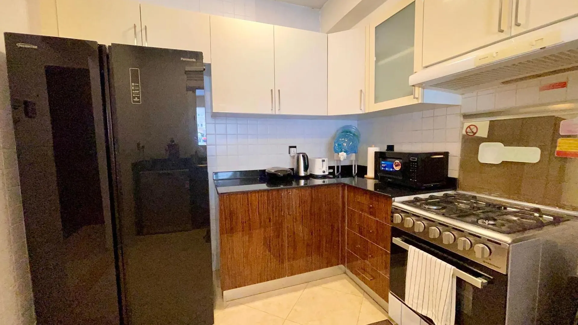 Townhouse With Live-In Maids Villa Dubai