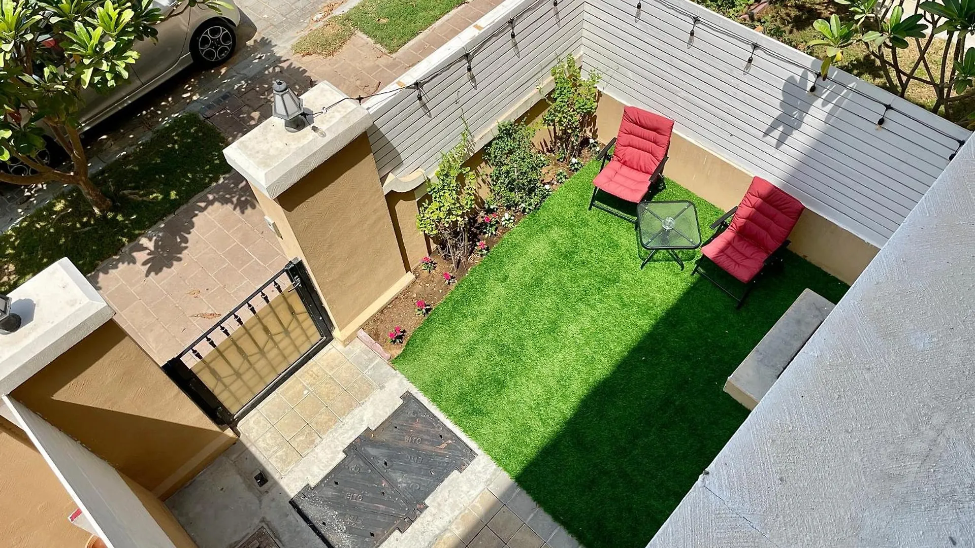 Townhouse With Live-In Maids Villa Dubai